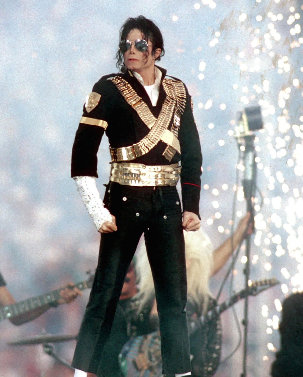 Complex's tweet photo. Today we celebrate what would’ve been Michael Jackson’s 68th birthday 🐐

Drop you favorite song/ moment from the king of pop ✍️

[📸: via/ GettyImages] https://t.co/tVsqTDhdUf