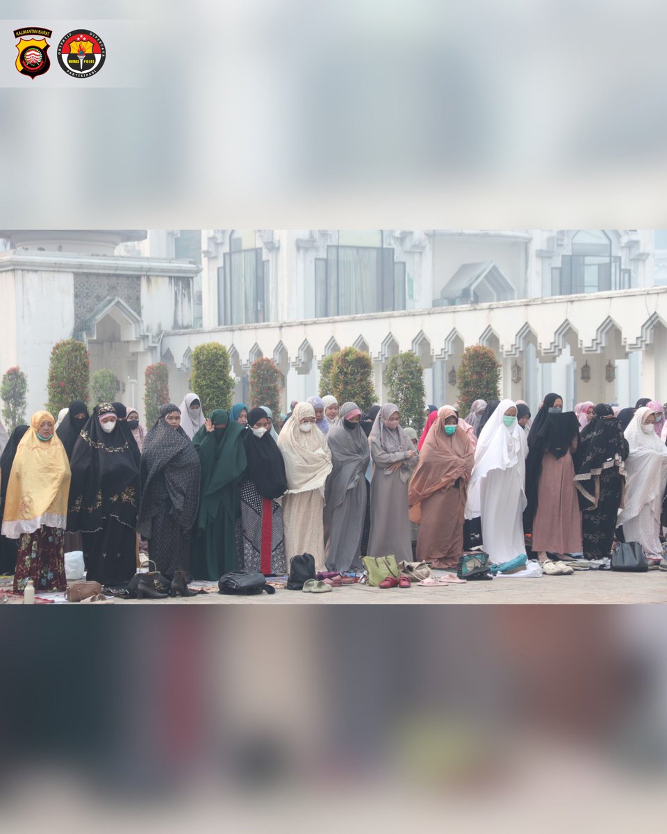 BidhumasKalbar's tweet photo. DOA PUN DIPANJATKAN, HARAPAN TERUS DINYALAKAN.
Di tengah langit yang kering, masyarakat memilih bersatu. Tangan terangkat dalam doa, berharap hujan kembali membasahi bumi dan membawa kesejukan bagi Kalimantan Barat.
#PoldaKalbar #HumasPoldaKalbar #PoldaKalbarSiagaKarhutla https://t.co/eWQdv7ZDLq