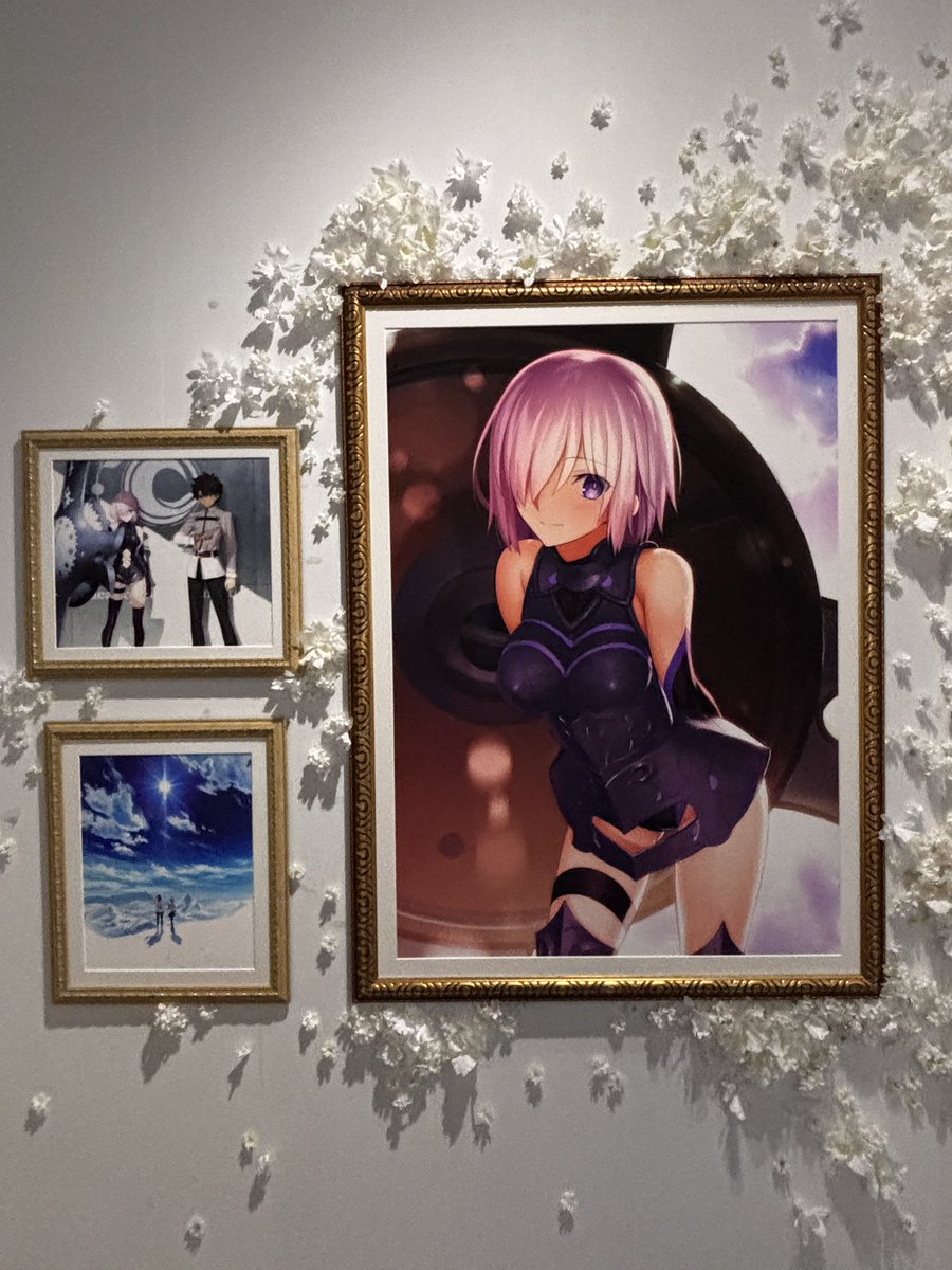 dnchuu12's tweet photo. FGO展の展示さ〜なんかぜーんぶ超良かった〜真っ白だった花が鮮やかな花畑になるの良すぎて俺の後輩なんです！ってなってほんま良かった
ここにいるみんなの後輩だよ！ふざけるな https://t.co/QBMAT3aKxW