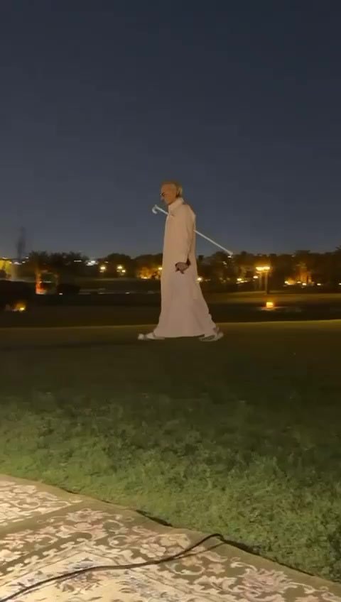 AihEfh's tweet photo. صوره حديثه للوليد بن طلال بعد خروجه من اجتماع مع بن زيما أمس لتسويه وضع الاعب https://t.co/QS5iEi1WHV