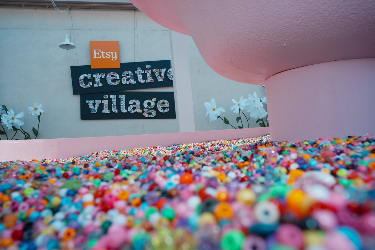DailyRodrigo's tweet photo. The Etsy Creative Village will open tomorrow at Daisy Chain Fields, giving fans the chance to create personalized keepsakes, customize festival merch and shop exclusive Etsy x Daisy Chain Fields pieces!

Fans will also be able to make brooches, get temporary tattoos and fairy hair, create junk-journal pages and personalize floral bandanas with custom embroidery 🌼

(photo credits: Travis Laubacher)