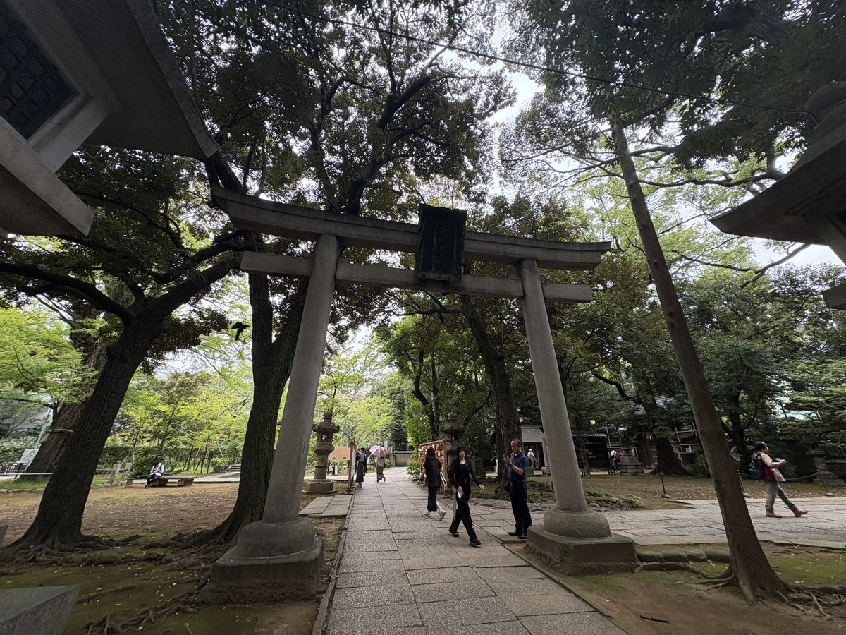 koichi76357's tweet photo. 久しぶりの神社参り。

今日は東京十社の一つ、赤坂氷川神社を参拝。
都内にあるとは思えない緑豊か、かつ静謐な雰囲気。

だいぶ遅まきですが、本年の健康祈願と家内安全をお願いしてみました。
最近の体調不良もきっとこれでwww

#寺社仏閣 https://t.co/PiSAoHfnLE