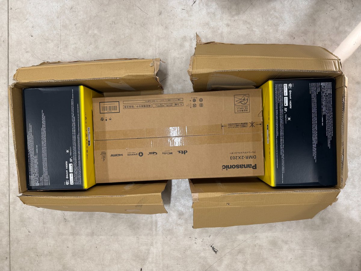 kaitori1chome's tweet photo. 【📦郵送買取をご利用のお客様へお願い】

商品の梱包方法について、発送前に今一度ご確認をお願いいたします⚠️

写真のように、複数の段ボールをつなぎ合わせた梱包や、商品と段ボールの間に十分な緩衝材がない状態で発送すると、輸送中の衝撃によって商品が破損・損傷する可能性がございます。

万が一、輸送中の大きな破損・損傷により、買取ができない状態となった場合は、着払いにてご返送させていただく場合がございますので、あらかじめご了承ください。

📌【発送前にご確認ください】
・複数の段ボールをつなぎ合わせた梱包はお控えください
・プチプチなどの緩衝材を十分にご使用ください
・箱の中で商品が動かないよう、隙間をしっかり埋めてください
・輸送中の衝撃から商品を保護できる状態で発送してください

大切な商品を安全にお届けいただくため、丁寧な梱包へのご協力をお願いいたします🙇‍♂️

#買取1丁目 #郵送買取 #宅配買取 #買取 #梱包 #梱包方法 #買取注意事項