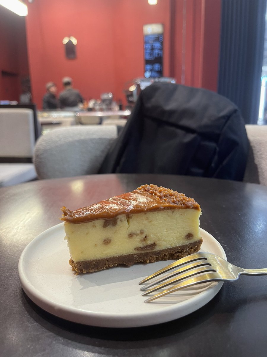 death327's tweet photo. Lumabas ng saglit para magmuni muni. #BeanThereCoffee #IloiloCity #BiscoffCheesecake https://t.co/lv3JMxuQCq