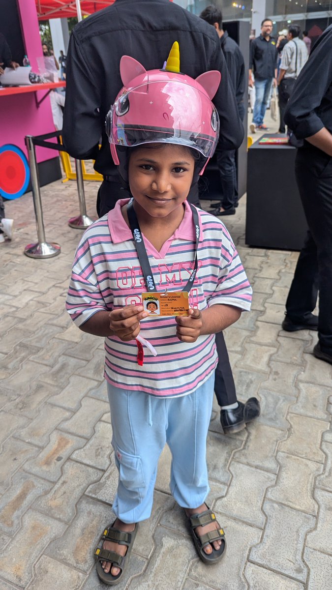 junaidmp4's tweet photo. “Papa, when will I get my license?” — That was one question from her that always made us a little emotional. 🥹❤️

But today, Ather has found a solution to that too! ⚡💚

Thank you, Ather, for making our little one so happy! ❤️

#AtherCommunityDay26 @atherenergy https://t.co/nyM0FbeOjr