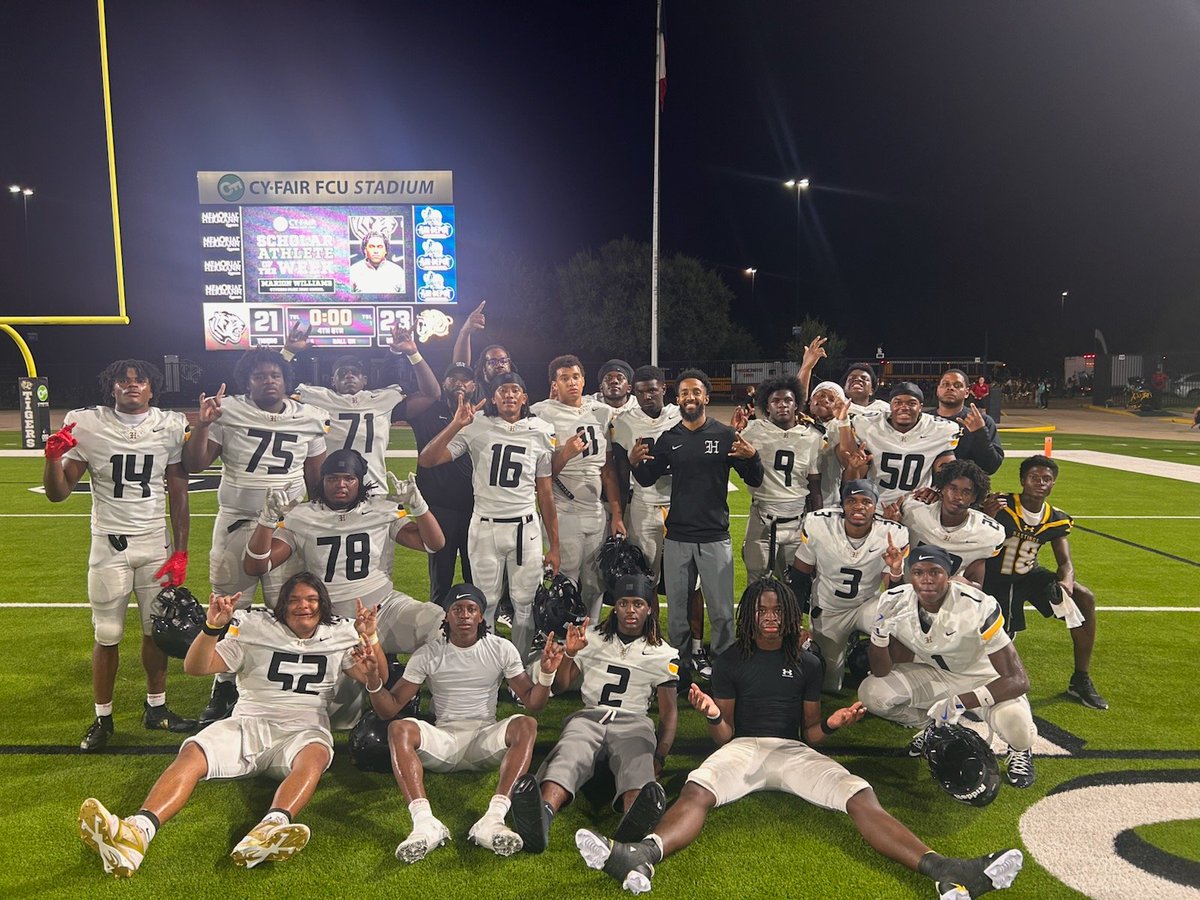 AliefHastingsFB's tweet photo. Alief Hastings 1-0 for the 1st time since 2019!!! https://t.co/NMIDAD8cfV