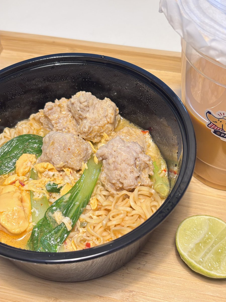 omchiranan's tweet photo. ฝนตกดึกๆ แล้วอยากกินมาม่า เลยสั่ง มาม่าหมูเด้ง พร้อมชาไทย ร้าน Neighbor Corner ไป ซดน้ำลื่นคอ อร่อยกว่าทำเองแน่นอน สั่งจาก Line Man👇

https://t.co/UGptOLdD2d https://t.co/arDPHwhPCY