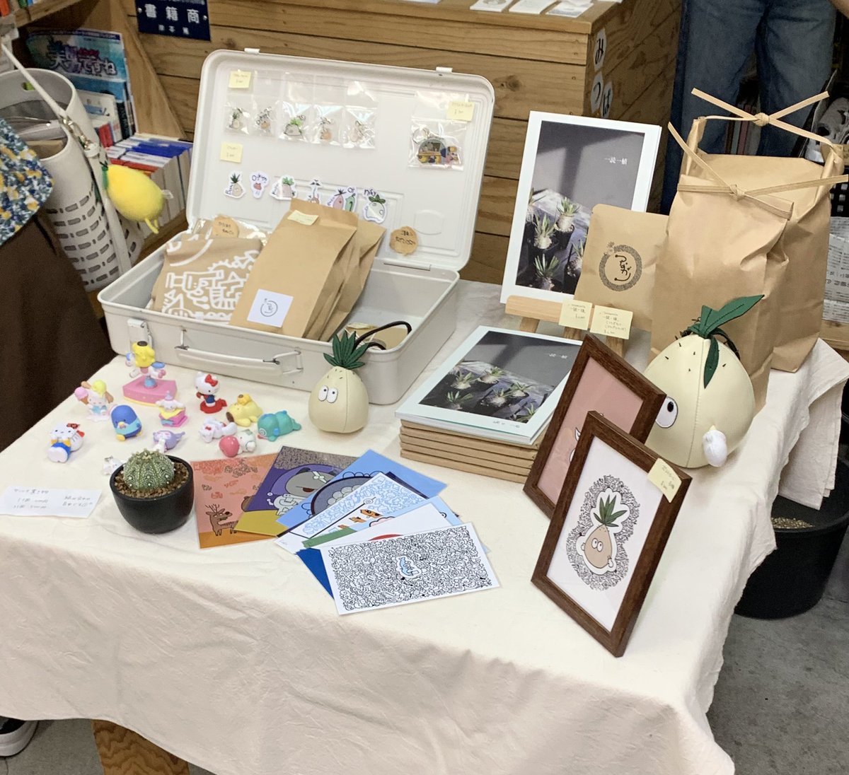 irusubunko's tweet photo. ゆかの小箱さんの「一読一植」記念イベントVol.２、みつばち古書部で開催中です！
本日17時まで！（2026年8月29日） https://t.co/prLQRkd5Cp