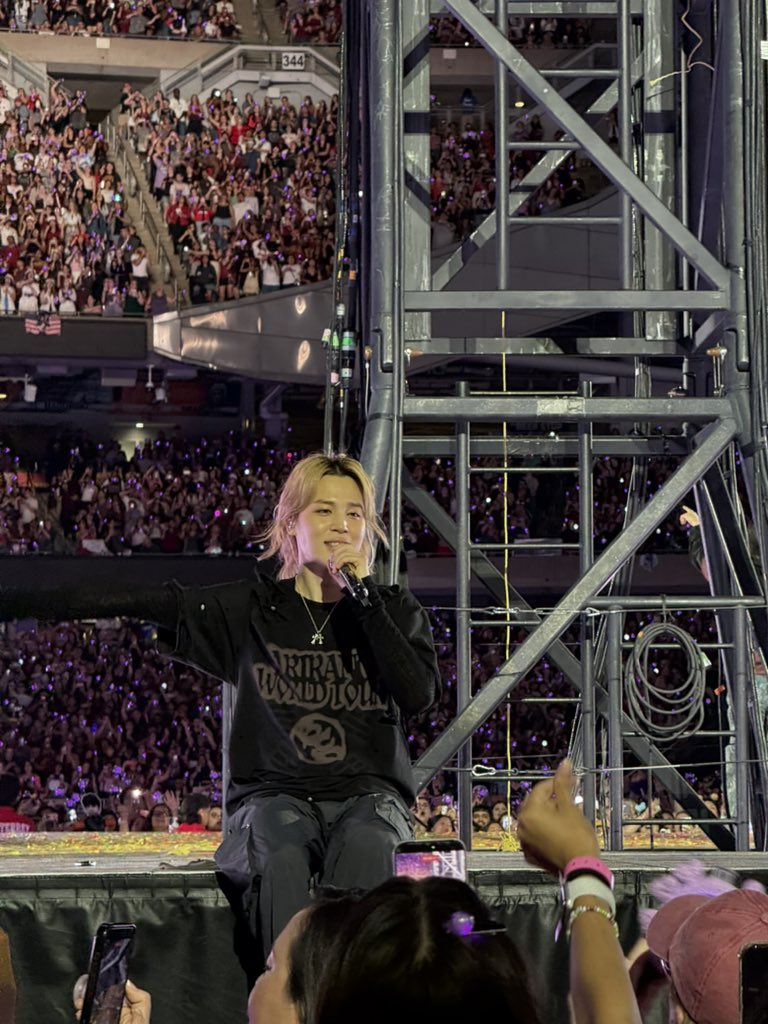 parkoookie's tweet photo. Como les explico que esta foto no tiene zoom 😭😭 https://t.co/JWjqNqfLFu