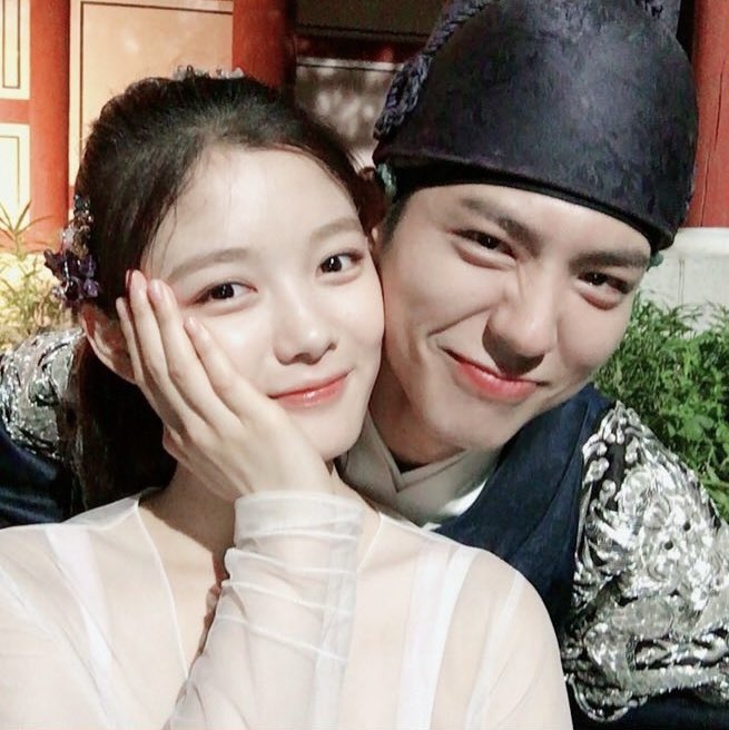 o3o_rookie's tweet photo. 구그달 김유정 x 박보검 이영라온 레전드 셀카
10년 만에 똑같이 말아준 거 ㄹㅇ 근본 있으시다.. https://t.co/8c52eXhTJ2