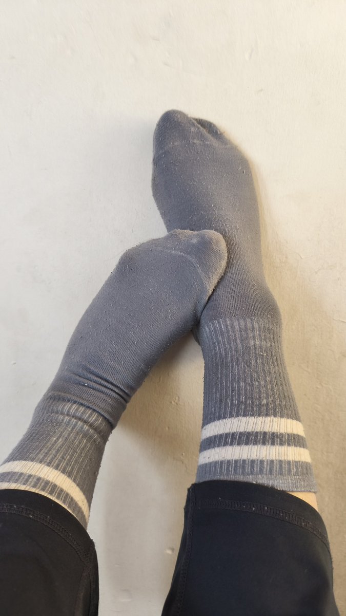 HotCurlyMom's tweet photo. Despues de hacer pilates 😉 #pies #feetfetısh #feetfetıshly #feetof #onlyfans #feetcreator https://t.co/p4TH4qL3EM