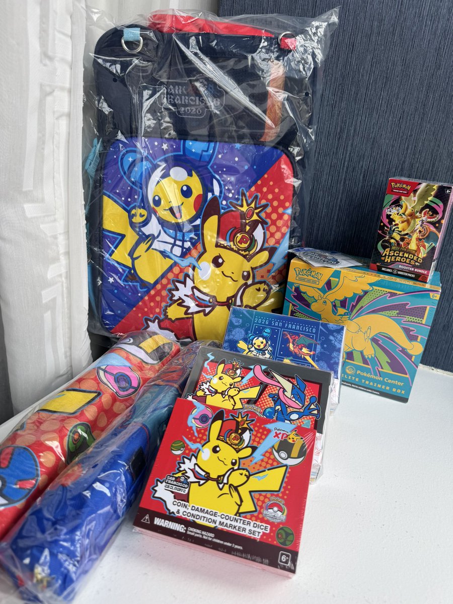 ashlaswrld's tweet photo. POKÉMON CENTER !!! https://t.co/Od3tonW5v9