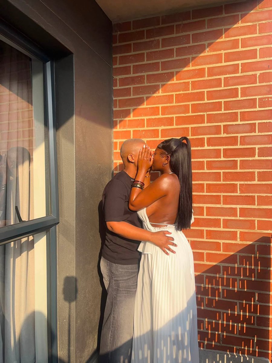 AdvoBarryRoux's tweet photo. Why do ladies hide their boyfriend’s face on pictures? https://t.co/b9qwRqly9v