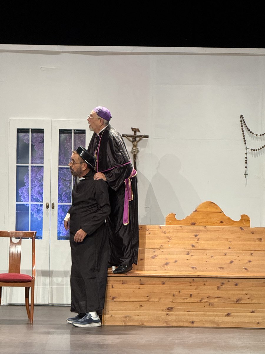 angeldeaviles's tweet photo. Qué maravilla de plan disfruté ayer 

Tuve la oportunidad de ver "La Balada de los Tres Inocentes", dirigida por D. José Antonio Soriano y representada por Antea Teatro. ¡Fue una experiencia fantástica!
Casa de Cultura, Guardamar del Segura 8€

 #LaBaladaDeLosTresInocentes https://t.co/7IloCmVtGj