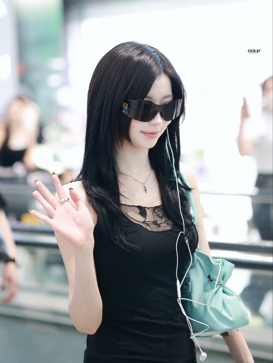 Gold2_ASA's tweet photo. 🕶️🖤
ASA ICN DEPARTURE 🛫 260829.
#ASA #榎並杏紗 #아사  
#BABYMONSTER  #アサ https://t.co/508NH5kuAS