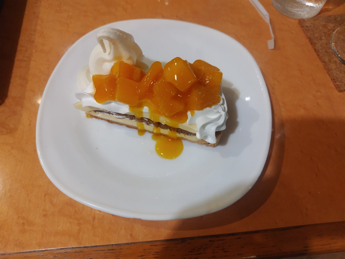 haseg9's tweet photo. 神戸三ノ宮のモッキンバードさんに行ってきましたー。
マンゴータルト美味しかった！
アイスがついてるのが嬉しい！ https://t.co/FpdITATsw1