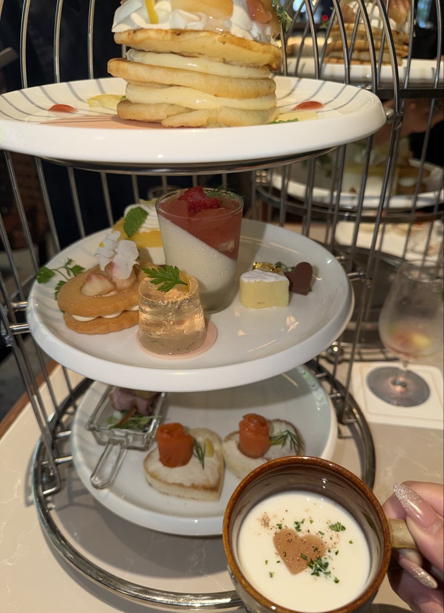 nyammm__2's tweet photo. 桃だ〜いすき🍑🤍
ヴィシソワーズ美味しすぎた🥹✨
当たり前にパンケーキは食べきれへんかった🥞 https://t.co/IIrVHzMS6o