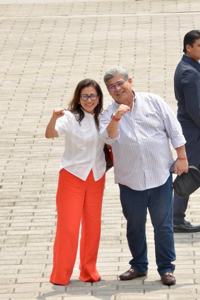 Javier_CasiqueZ's tweet photo. La política también se hace con amistad, respeto y coincidencias. Me da gusto encontrarme a una mujer de carácter y visión como @Nadia_NavarroA 
Las buenas  alianzas  no se hacen por decreto, ¡se construyen! #ADarle https://t.co/kAreyyzIVG