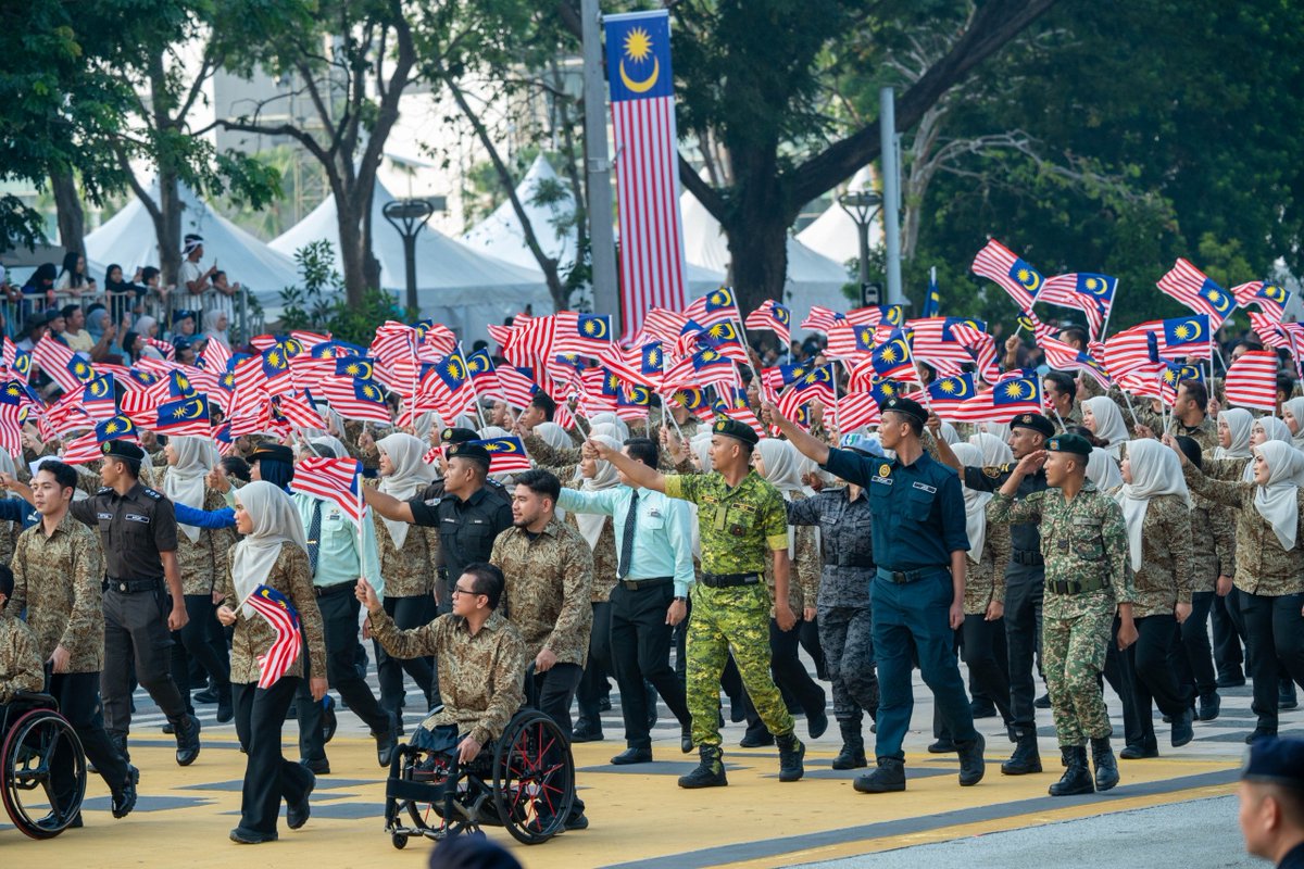 relamalaysia's tweet photo. 🇲🇾 𝗦𝗘𝗦𝗜 𝗥𝗔𝗣𝗧𝗔𝗜 𝗣𝗘𝗡𝗨𝗛 𝗞𝗢𝗡𝗧𝗜𝗡𝗝𝗘𝗡 𝗣𝗘𝗥𝗕𝗔𝗥𝗜𝗦𝗔𝗡 𝗝𝗔𝗕𝗔𝗧𝗔𝗡 𝗦𝗨𝗞𝗔𝗥𝗘𝗟𝗔𝗪𝗔𝗡 𝗠𝗔𝗟𝗔𝗬𝗦𝗜𝗔 (𝗥𝗘𝗟𝗔) 𝗦𝗘𝗠𝗣𝗘𝗡𝗔 𝗛𝗔𝗥𝗜 𝗞𝗘𝗕𝗔𝗡𝗚𝗦𝗔𝗔𝗡 𝗞𝗘-𝟲𝟵 🇲🇾 https://t.co/TP6RZAXOXZ