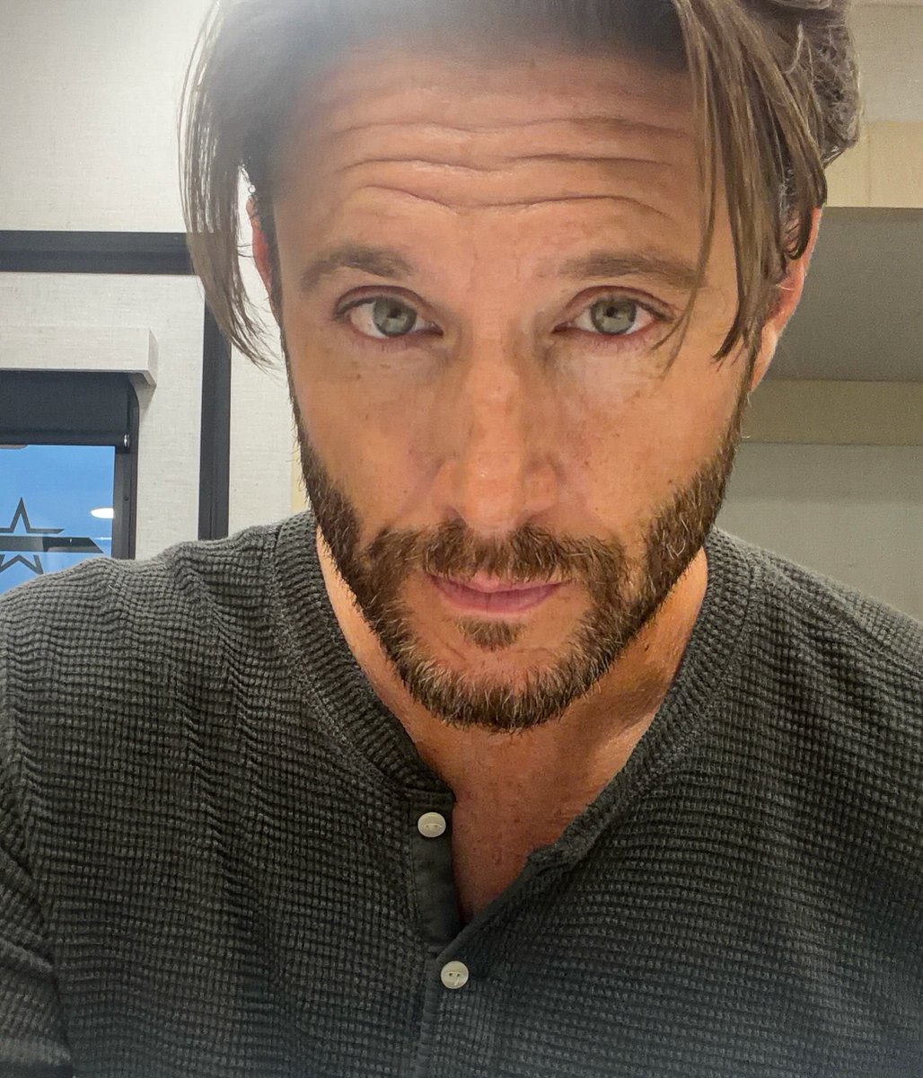 _filmcrave's tweet photo. Jensen Ackles behind the scenes of ‘TRACKER’ Season 4. 📷 https://t.co/Z747SNhfCm