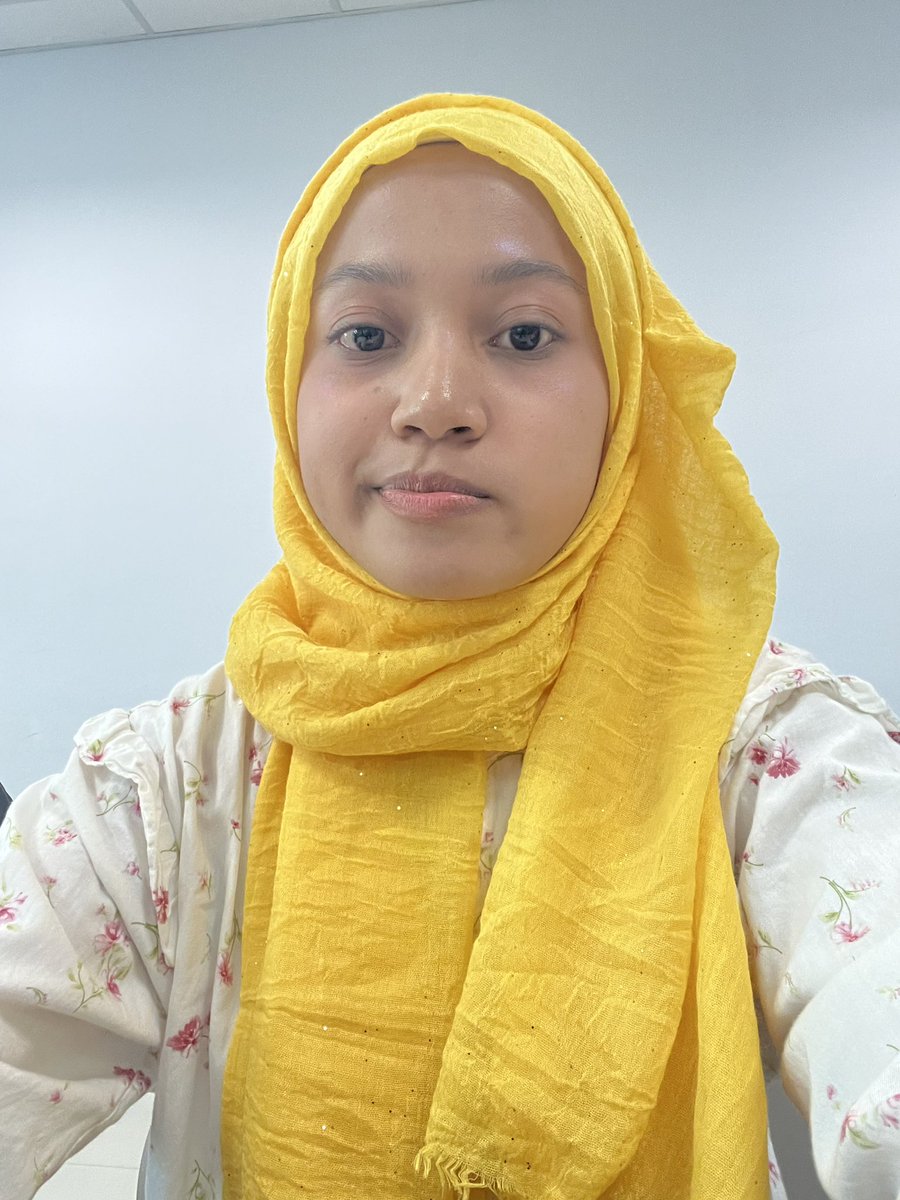 ormincake's tweet photo. i love nyentrik sampe di notice sama dosen kmren😆 
“kamu hari ini ceria sekali” dan yap namaku tbtb kepilih jd pj kelas gara2 pake warna cetar🤗 https://t.co/GgbH4xx1vP