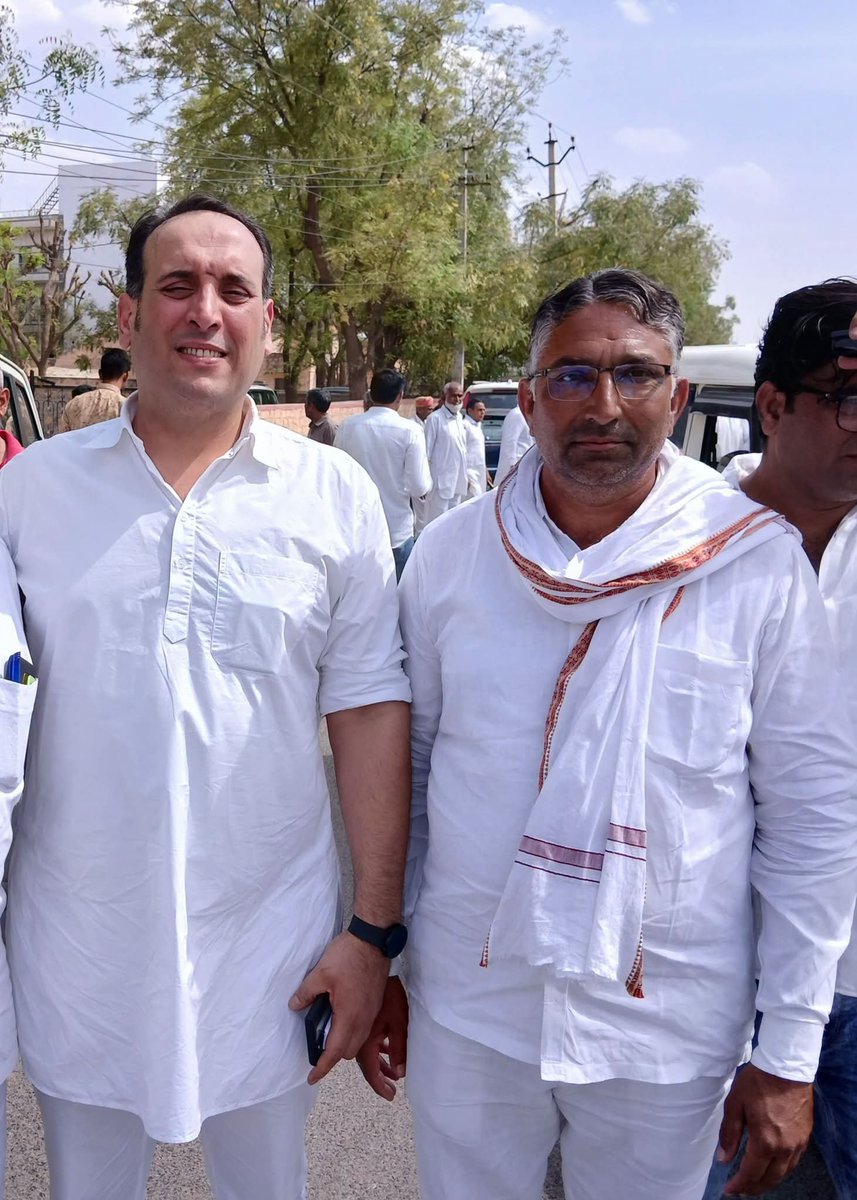chainsinghkukna's tweet photo. किसान केसरी स्व. बाबा नाथूराम मिर्धा साहब के पौत्र किसान हितेषी खेती किसानी के विचारक, मधुर वाणी बेबाक अंदाज में बोलने वाले, सड़क पर उतरकर किसानों के लिए संघर्ष करने वाले, जन हितैषी किसान  नेता @mansamirdha जी ने हीवड़े की हरक सूं घणी घणी बधाई एवम् हार्दिक शुभकामनाएं जन्म दिन पर https://t.co/gw2wgmoCwu