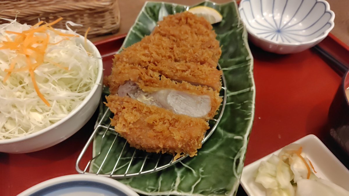 o_guri_cap's tweet photo. 厚切りリブロースカツ定食 https://t.co/79BY5sb2Qo