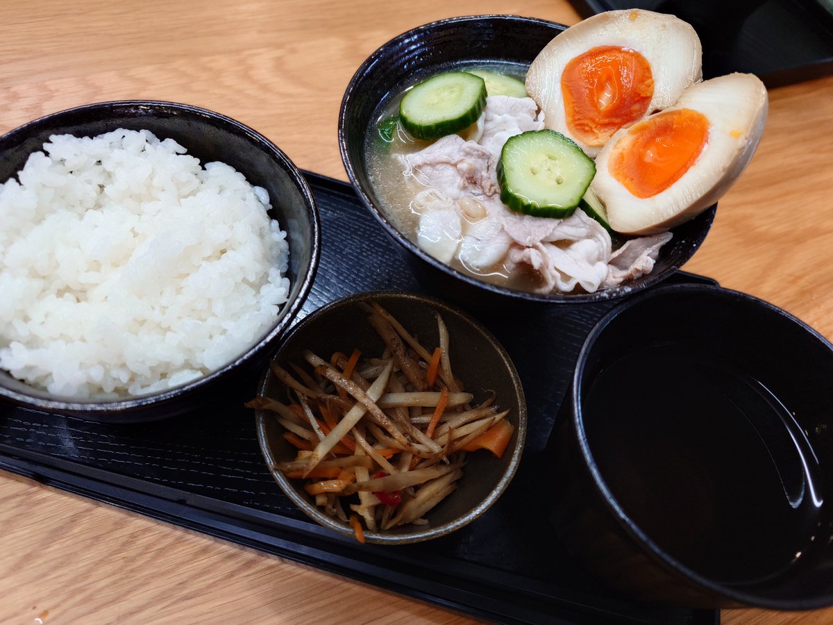 a_r_a_t_a_0403's tweet photo. 久しぶりに食べれてよかったです✨
ごちそう様でした🙏　🥸🫱👶🫲🐷
#みのかも豚汁
#オトンの煮卵 https://t.co/vaqy2vXsNv