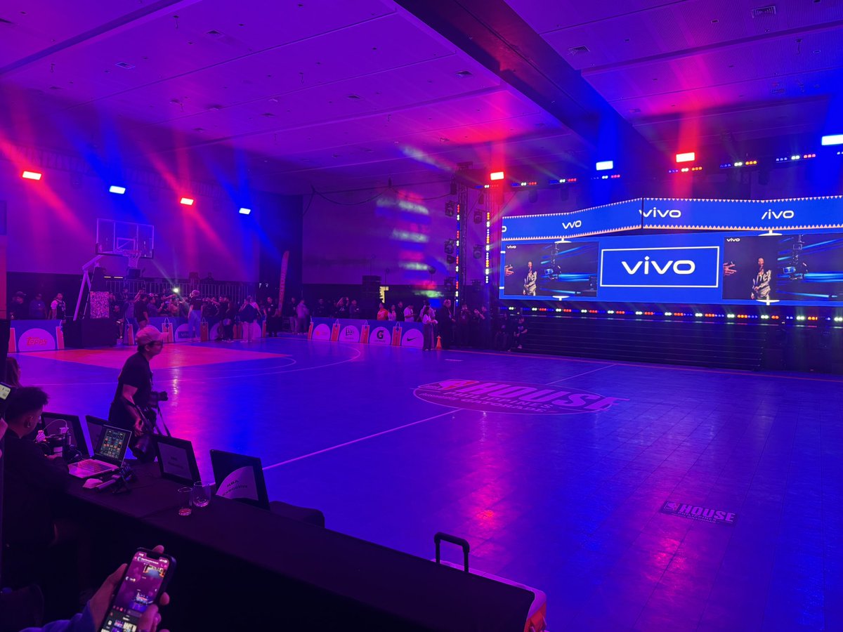 ziesmic's tweet photo. Gen Ad access here. Currently at courtside.
Tara na A’Tin!

@SB19Official @NBA_Philippines #SB19 https://t.co/tDOxXYx2T8