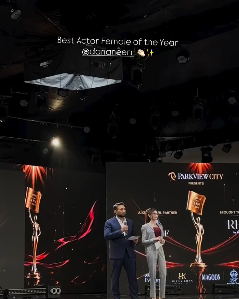 geenasbae's tweet photo. dananeer for the best actress award , a win for Roshi 😭❤️ https://t.co/SeF1iQcdaY