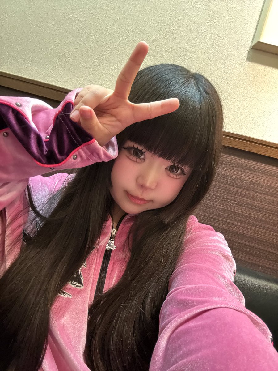 nyqaxn's tweet photo. 今日で17歳最後ですよーって思って歌ってたら明日から本当に子供じゃなくなることに気づいてしまって笑えない https://t.co/mLuJ3b5j1v