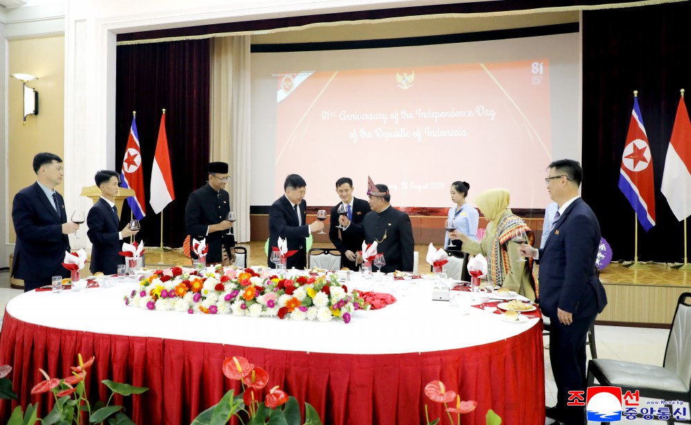 Korea_Friend_UK's tweet photo. Reception Given by Indonesian Embassy in the DPRK
 The Indonesian embassy here hosted a reception at the Taedonggang Diplomatic Club on August 28 on the occasion of the 81st anniversary of the independence of Indonesia. https://t.co/ndMe4cbXLD