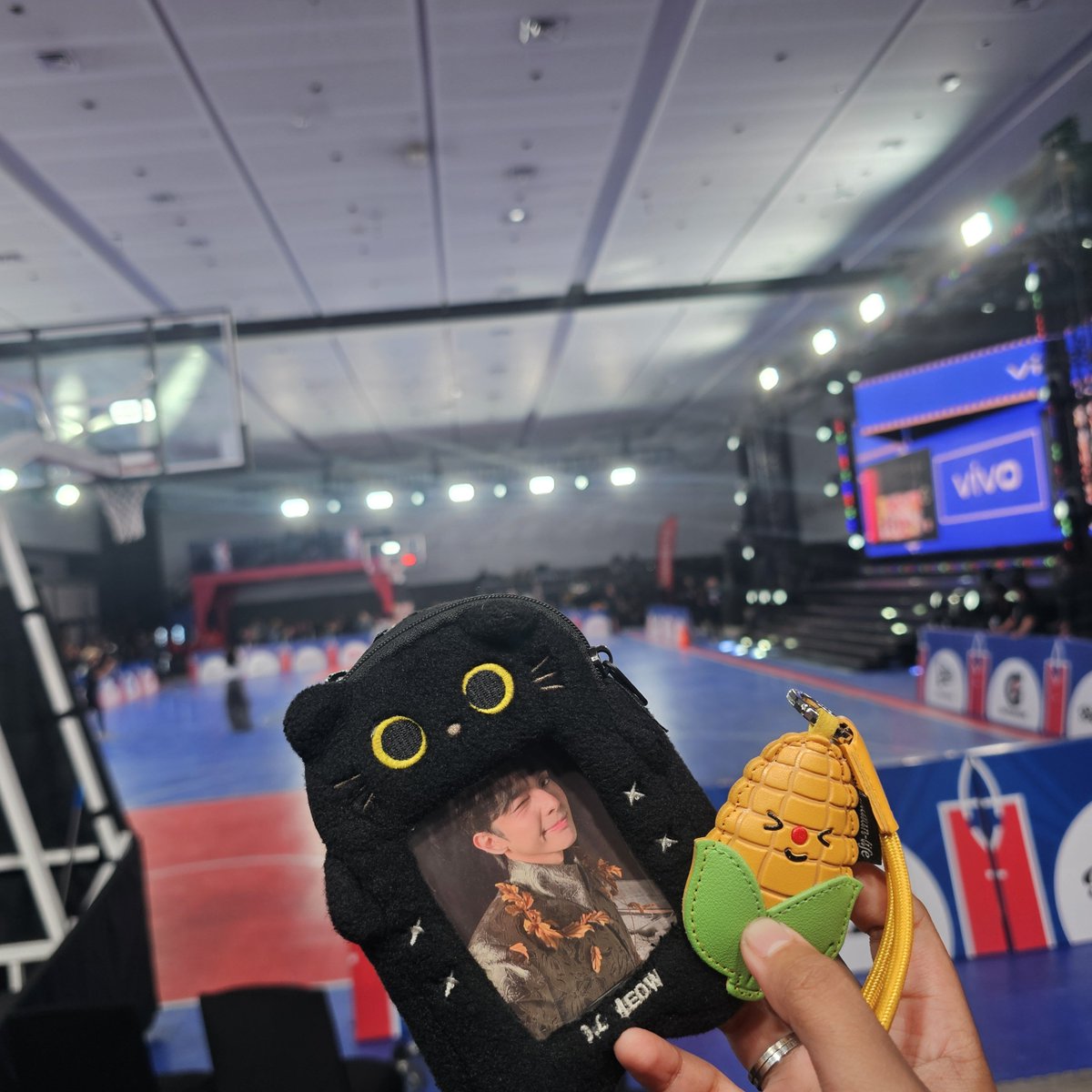 cultgaysone's tweet photo. Inside the court lezgoooo !!!

SB19 PLAYS AT NBA PH
@SB19Official #SB19
#SB19_NBAHousePH2026 https://t.co/Dka1PaQXKB
