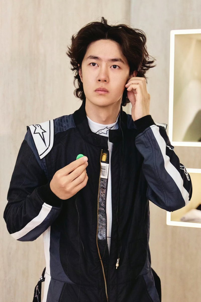 justkayyy38's tweet photo. AHHHH WANG YIBOOOOO 😭😭😭

his curls look gorgeous 🤌🏻 https://t.co/OAmOvJti38