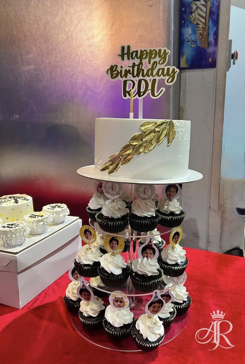 AzRalphOFC's tweet photo. Keeping it sweet and simple for our 26-year-old birthday boy! 

One simple cake + 26 cupcakes with the cutest Ralph toppers, because 26 looks extra sweet on you! 

BONUS CLIP: Ralph being serenaded with a Happy Birthday while holding his cupcake—with his cutest kid self as the topper. 🥹

Happy 26th, Ralph! ✨

IST RALPH DAY
#AZRalph | #RalphdeLeon