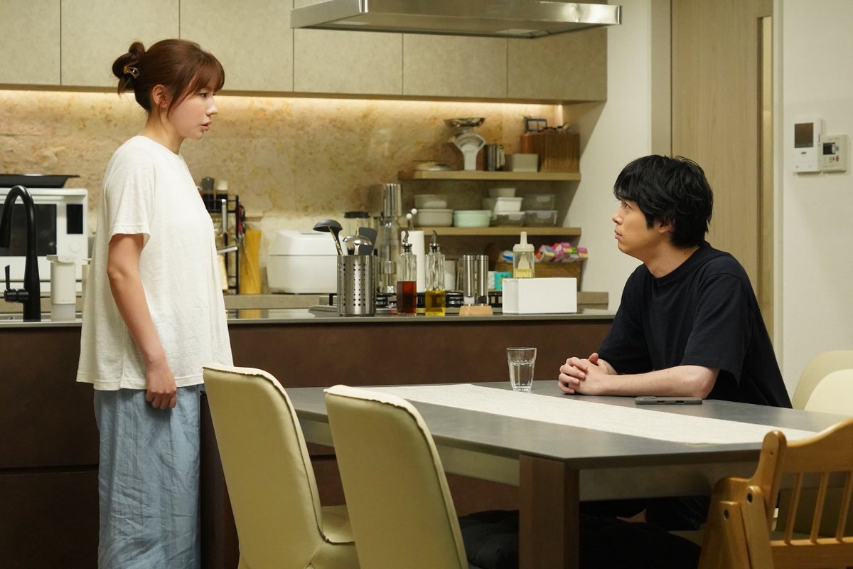 mezamashimedia's tweet photo. 本日22時～第7話
ドラマ『Tokyo middle 30』
▶️https://t.co/hfYJXgnXQ6

夫・宗司（渡辺大知）に仕事がバレた麻紀（仲里依紗）

一方、薫子（深川麻衣）は夫・義孝（風間俊介）に内緒で猫を迎え入れ…

@middle30_fujitv https://t.co/NVJWl0GeyD
