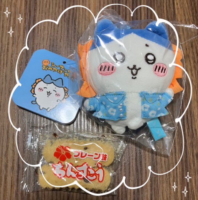 m_wakyanga's tweet photo. みたしむさん🐰から沖縄旅行のお土産でちんすこうプレーン味と那覇空港限定シーサーのおみやげやさんからハチワレを送ってくれた！！
大事に使うね( ›´꒫`‹ )
そしてモモンガちゃんの絵上手すぎね笑 https://t.co/wk81PhiiA7