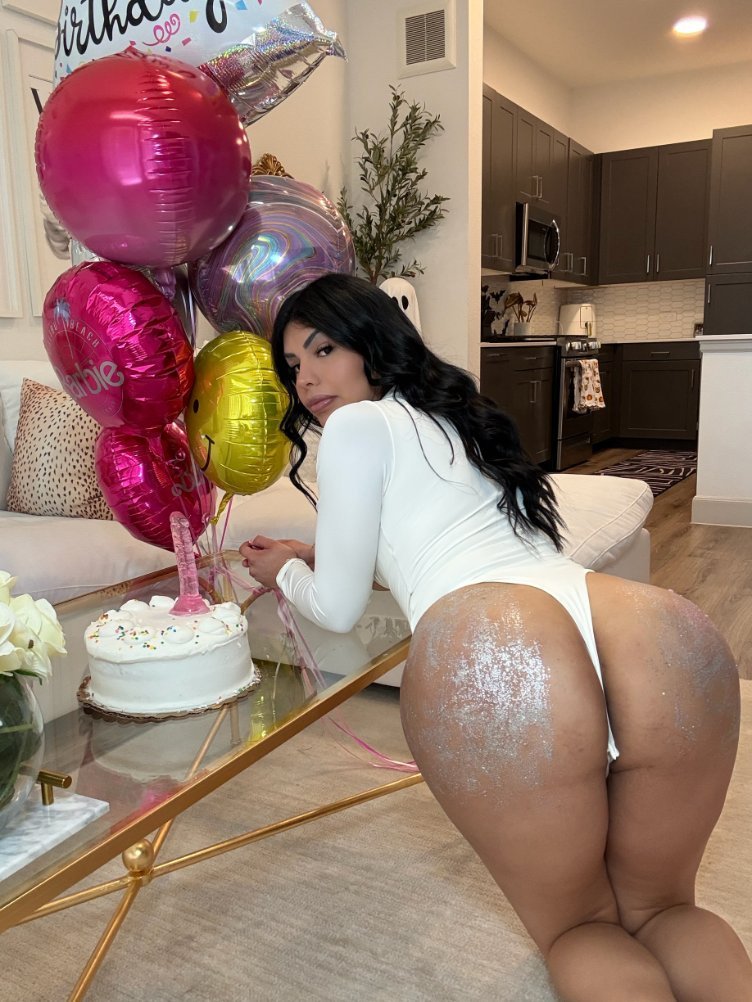 EneojoPrec52408's tweet photo. Would you like this as your birthday gift?🥵🏳️‍⚧️ https://t.co/FSAhFkmPa5