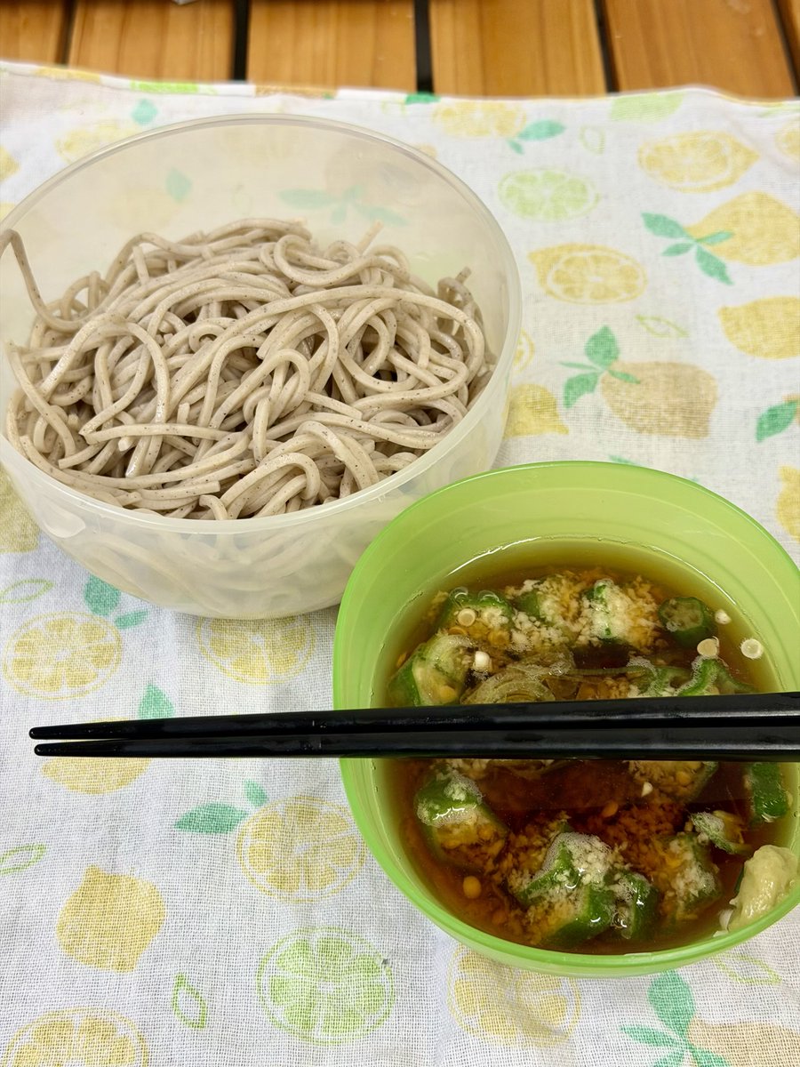 springboardjp's tweet photo. 昼めし、
長芋のとろろとオクラの冷たいそば🍜
普通に美味しい、
タンパク質は朝プロテインとったし晩飯におまかせ、
我ながら呆れるほど毎日麺ばかり食べてるな😂 https://t.co/x9VT2S8ucM