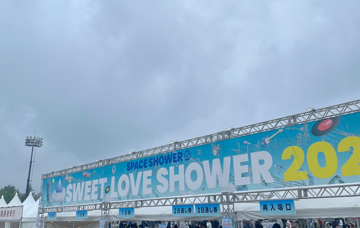 kansainingen's tweet photo. 三パシライブの余韻に浸ったまま山中湖までライブフェス見に来てるの結構意味分からん
三パシの感想は後で https://t.co/NmLV2LEHuJ