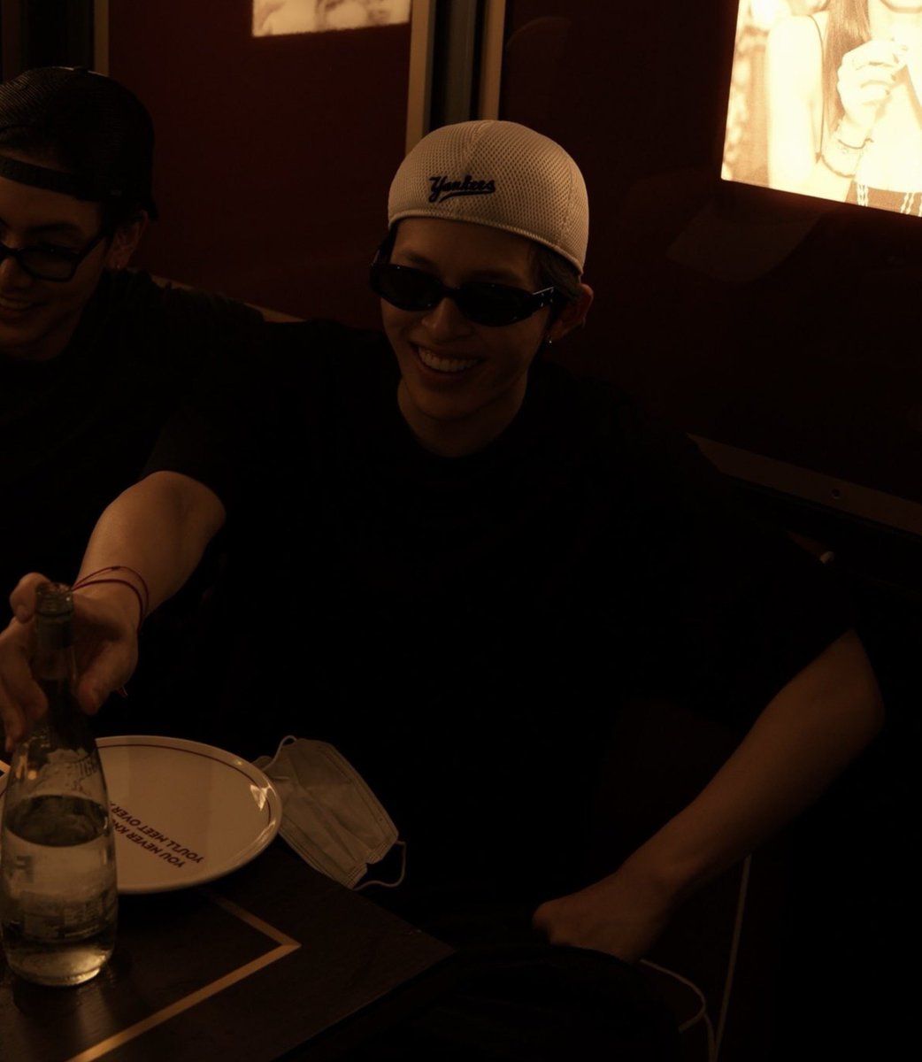 av1tangsa's tweet photo. these badboy vibes of pond is doing something very serious to me... https://t.co/a9TAiyfqL9