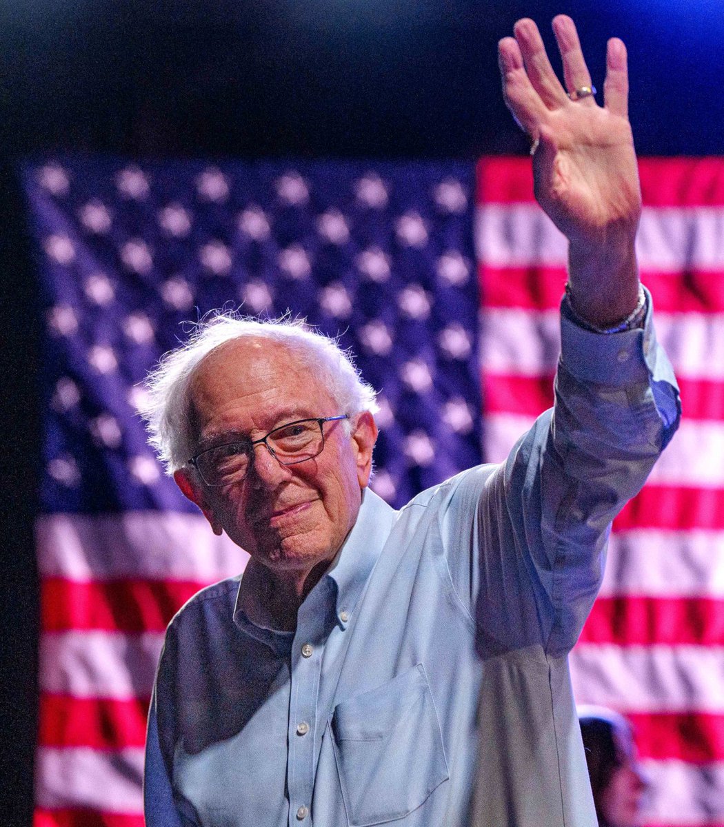 pubity's tweet photo. US Senator Bernie Sanders will soon introduce a bill to completely ban Flock cameras.

If it passes, Flock and other AI mass surveillance systems will be banned in the US to protect people's privacy. https://t.co/uGWBWHIsqj