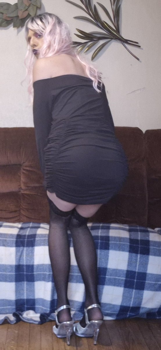 NicoleGrace055's tweet photo. My dress for tonight. How does it look on me? https://t.co/lJUxZCzw1V