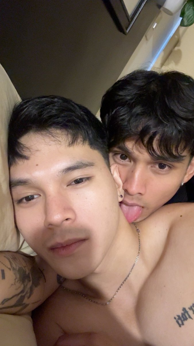 AaronNSantos's tweet photo. sharing more of us here ❤️ https://t.co/JneUePX9kC