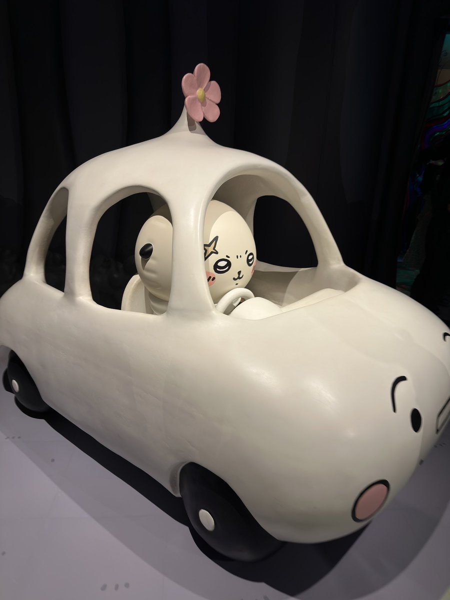 world_fficial's tweet photo. ラッコ先生の車のサイズ感、
キムミンジェで神だった https://t.co/LamCIK3dwT