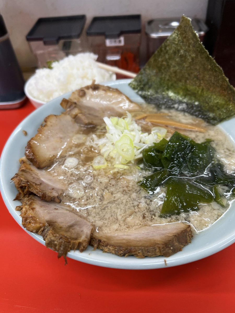 ryu10282's tweet photo. 近所にラーメンあると
ラーメンばっか食ってる https://t.co/iyDofQGy3w