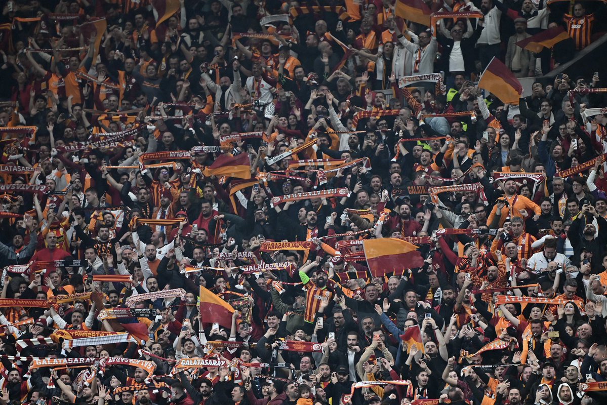 GalatasaraySK's tweet photo. Günaydın #Galatasaray Ailesi https://t.co/URsHRMNExB