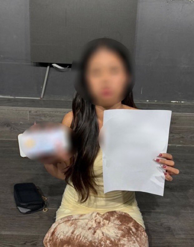 bakausapipi2's tweet photo. 【タイのホストクラブで未払い18歳が丸刈りになることで支払いを免除してもらったと話題】

��︎バンコクのホストクラブで、18歳女性がホストへのドリンクを200杯以上注文。
▶︎一旦髪の毛を半金の3万バーツ（約15万）で買い取ってもらう謎展開で合意
▶︎結果、会計は約6万バーツ（約30万円）に膨らむも支払えず、最終的に「丸刈りにする代わりに支払いを免除する」という話になり、女性は頭髪をすべて剃られた
▶︎その様子は動画で撮影され、SNSで拡散
▶︎女性側は「店の関係者に囲まれ、髪や腕をつかまれて断れなかった＆拡散されるなんて聞いてない！」と主張し、母親と警察に被害届を提出
▶︎女性は、約2週間で3軒のホストクラブを利用し、別店舗でも料金を支払えないトラブルを起こしていた
▶︎さらには18歳では入店できない店に入るため身分証の生年を書き換えていたことも発覚

➡︎SNSでは「日本のホストクラブでもぜひ導入すべき」「最後に母親に電話したあたり、これが本当のラストコールだね」「なぜ一度半金と髪の毛の引き換えが成立しかけた？w」と次回の風営法改正で未払い、未収飛びへの丸坊主可能案が盛り込まれるように業界が動いているご様子