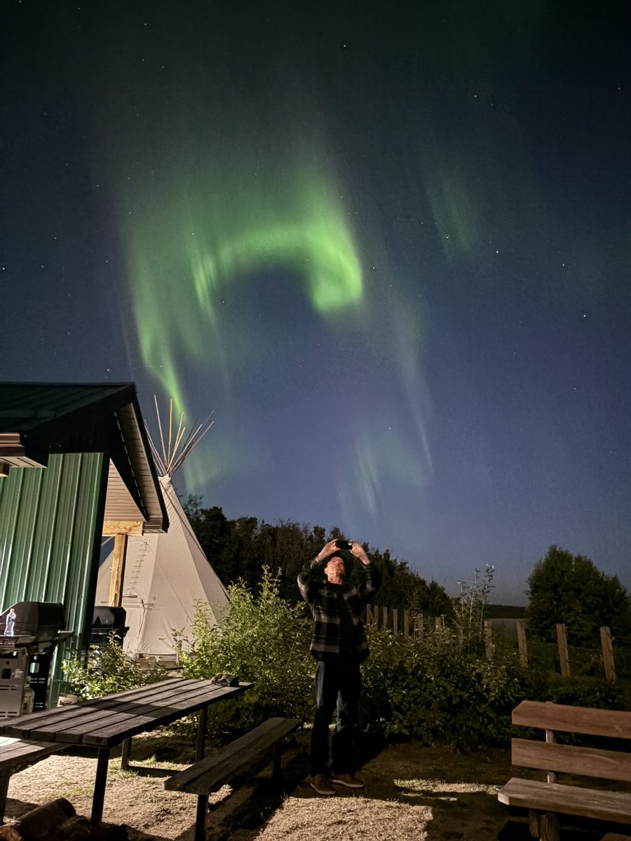 Ali_Progressive's tweet photo. Moon light and Northern lights in one night. #Laclabiche https://t.co/OOLqlHQv5f