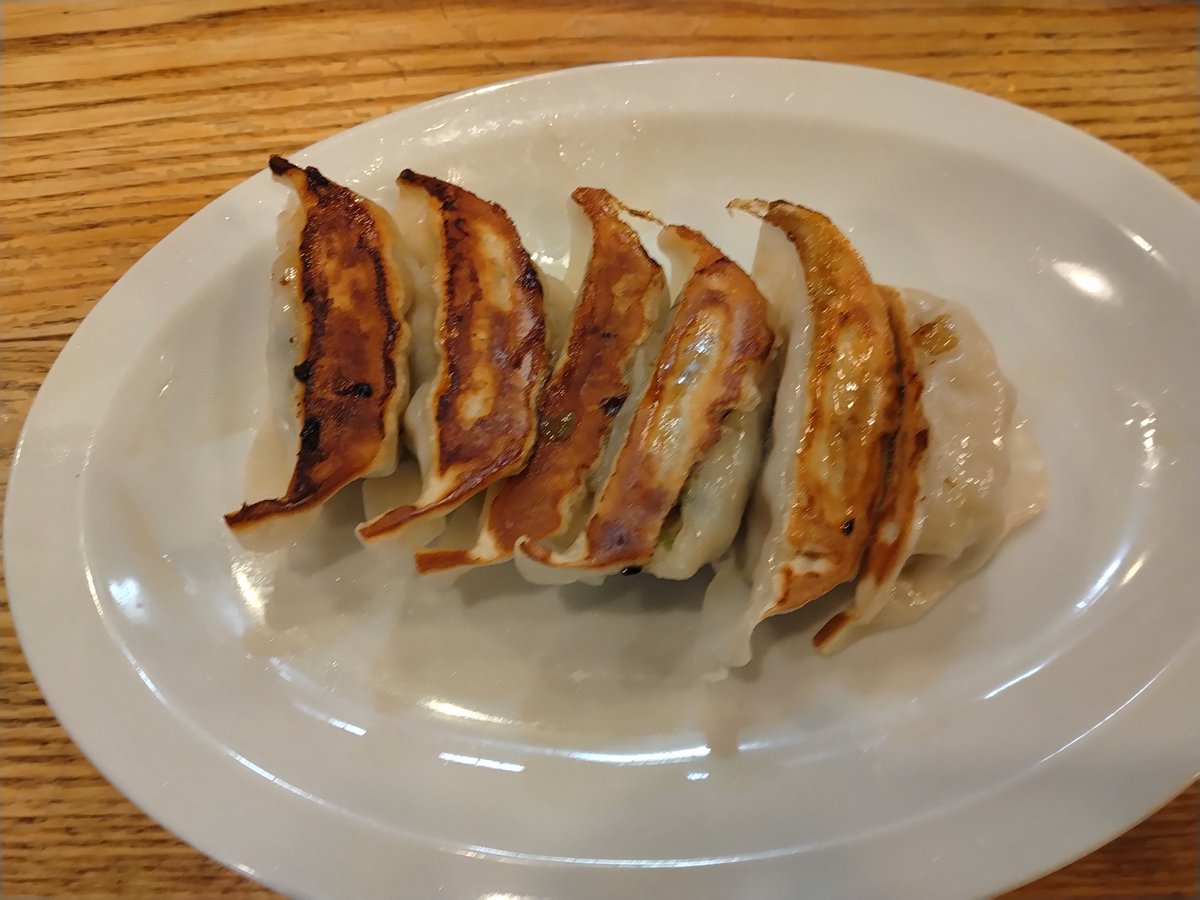 sake_keisan's tweet photo. 野毛太陽ホエール
目玉焼き5個は、1人じゃ食べきれない
#レモンサワー
#目玉焼き
#餃子 https://t.co/hVdxGi8364